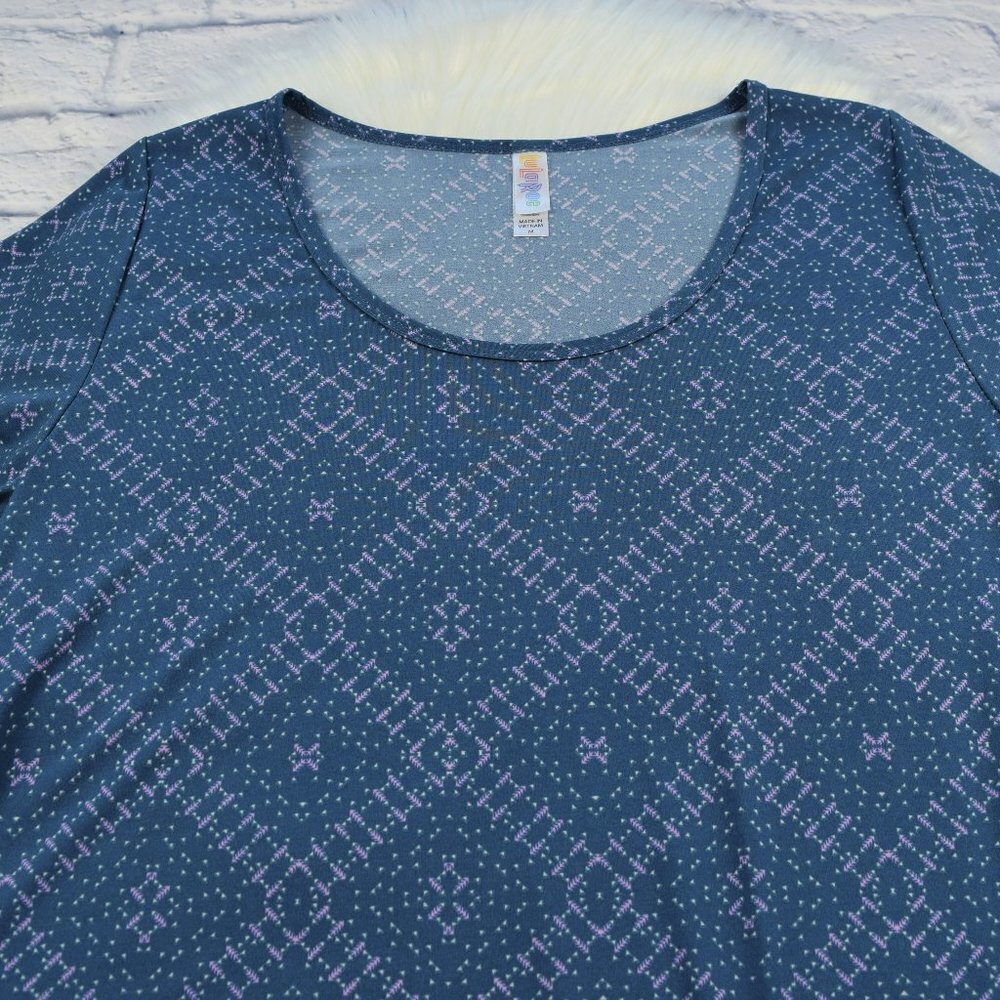 💰3/$25  LuLaRoe Printed Comfortable Short Sleeve Top M - Picture 4 of 8